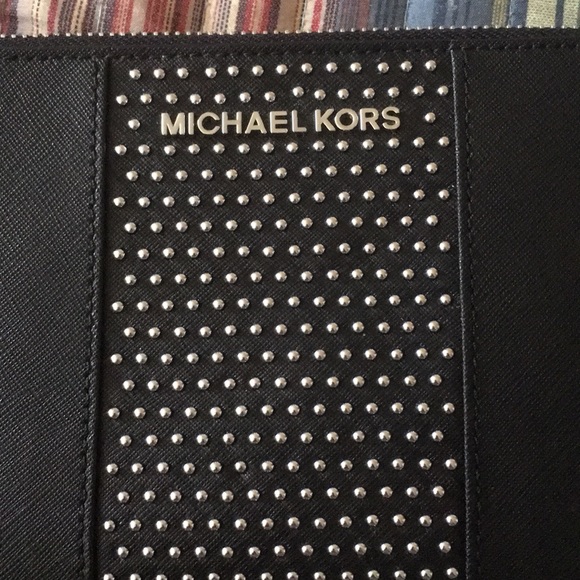 X Large Michael kors wristlet. Like new - Picture 2 of 4